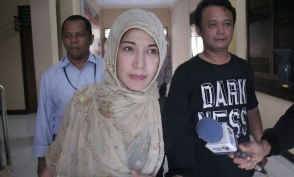 Dewi Aminah Menyusul Aa Gatot ke Jakarta