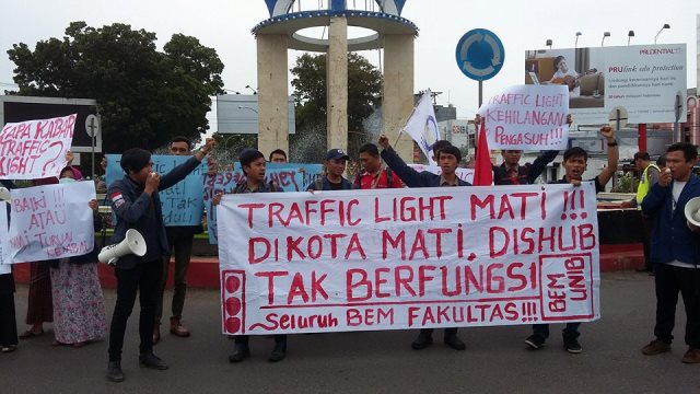 Traffic Light Belum Diperbaiki Mahasiswa Tagih Janji Dishub