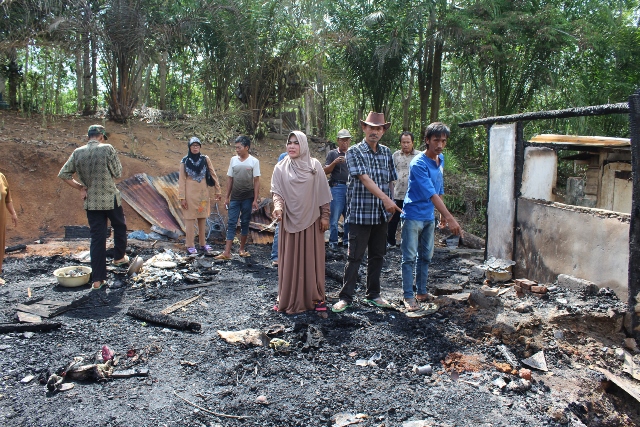 Rumah Buruh Ludes Terbakar