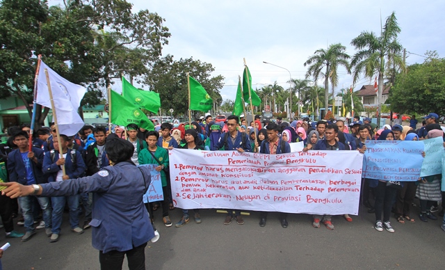 Demo Sumpah Pemuda Memanas