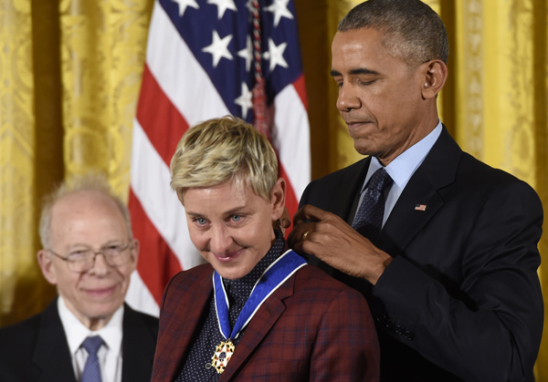 Barack Obama Bagi-bagi Medali Kehormatan