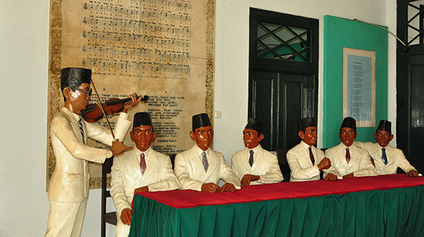 Inilah Penampilan Ibu Soed dan WR Soepratman pada 28 Oktober 1928