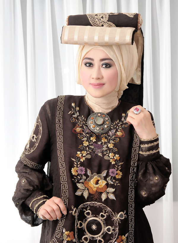 Lisda Rawdha Tuangkan Tren Busana Muslim di Indonesia Modest Fashion