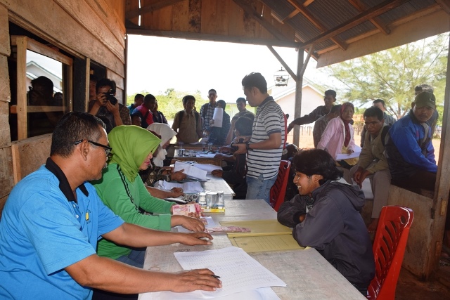 Ratusan Warga Terima Ganti Rugi