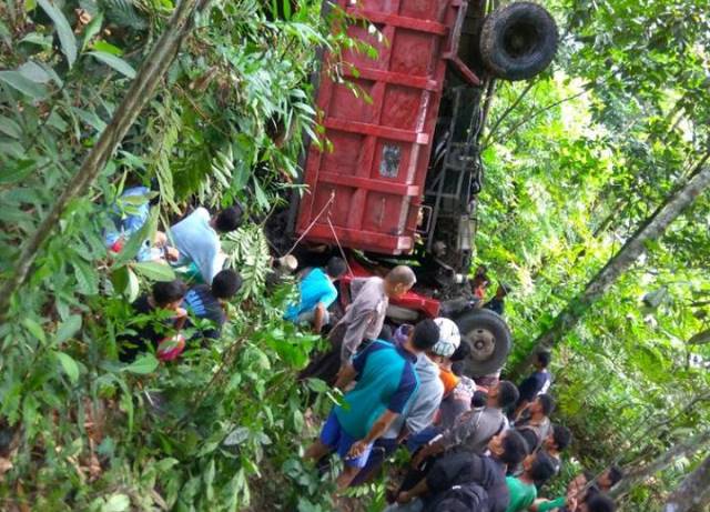 Tabrak Truk Parkir, Pelajar Tewas