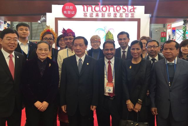 Chairmen CNTA Li Jinzao Kunjungi Pavillion Wonderful Indonesia di CITM Shanghai (1)