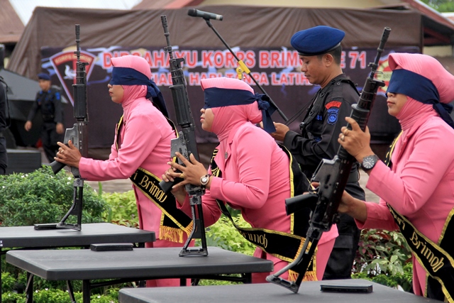 Bhayangkari Brimob Polda Bengkulu, Ahli Bongkar Pasang Senjata Laras Panjang dengan Mata Tertutup