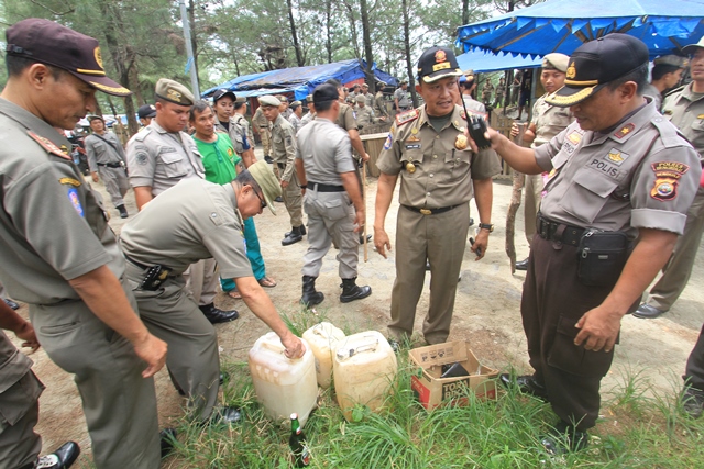 Pembongkaran Warem Meluas, Ditemukan Tuak dan Miras