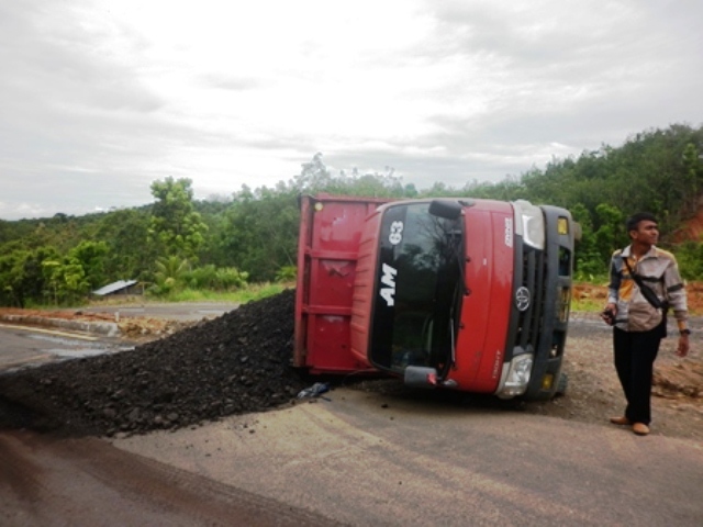 Tertibkan Kendaraan Lebihi Tonase