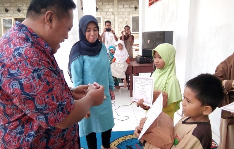 Bupati Mukomuko dan Istri Peduli Pendidikan