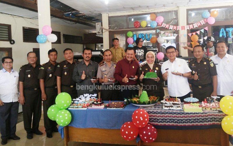 Melihat Keceriaan Perayaan HUT Kajari Bengkulu Selatan Ke-51