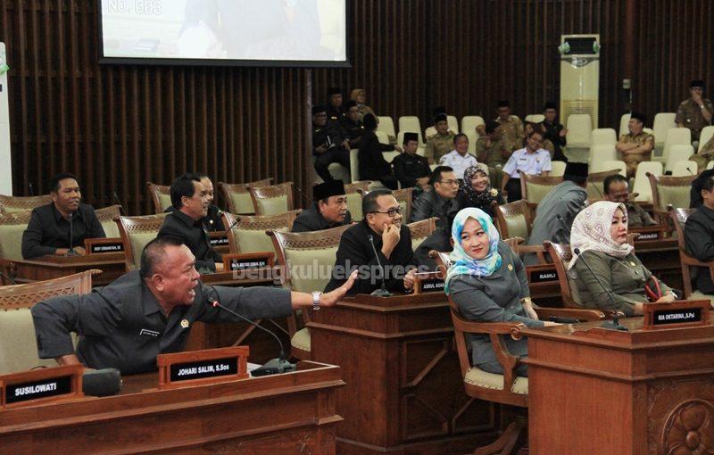 Dewan Tolak Perda Zakat Saling Tunjuk, Gebrak Meja