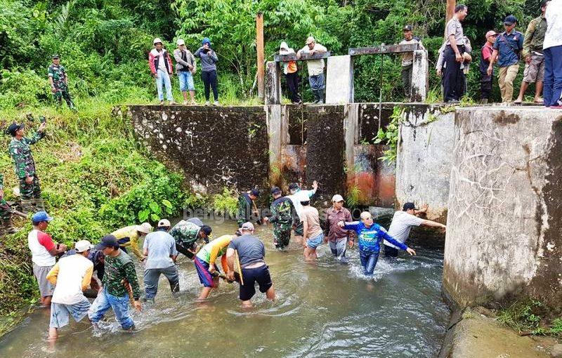 Bersihkan Jaringan Irigasi