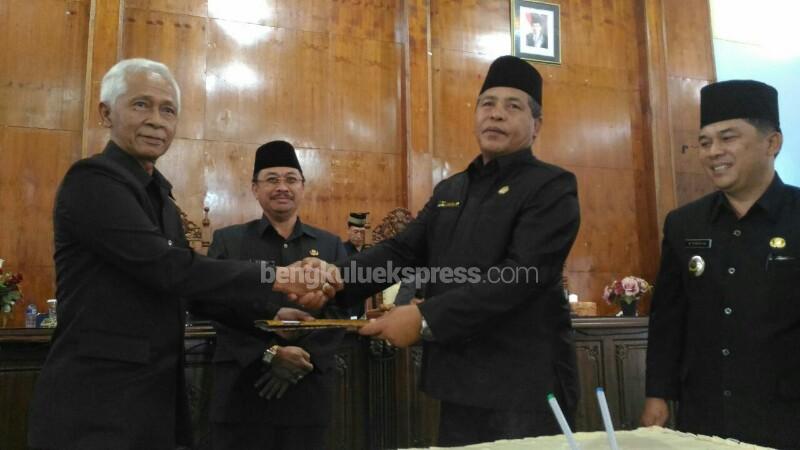 Abu Bakar Resmi Diberhentikan dari Jabatan Ketua DPRD Rejang Lebong