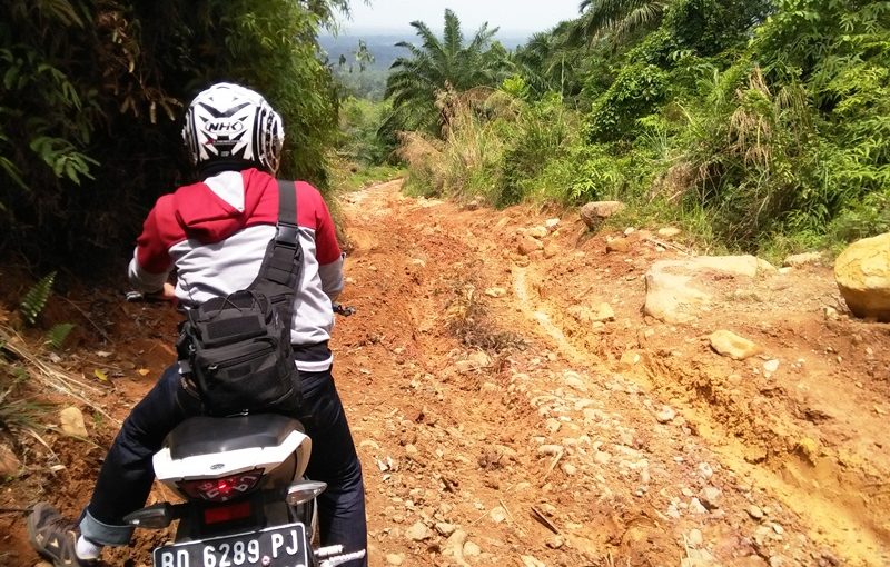 Warga Keluhkan Jalan