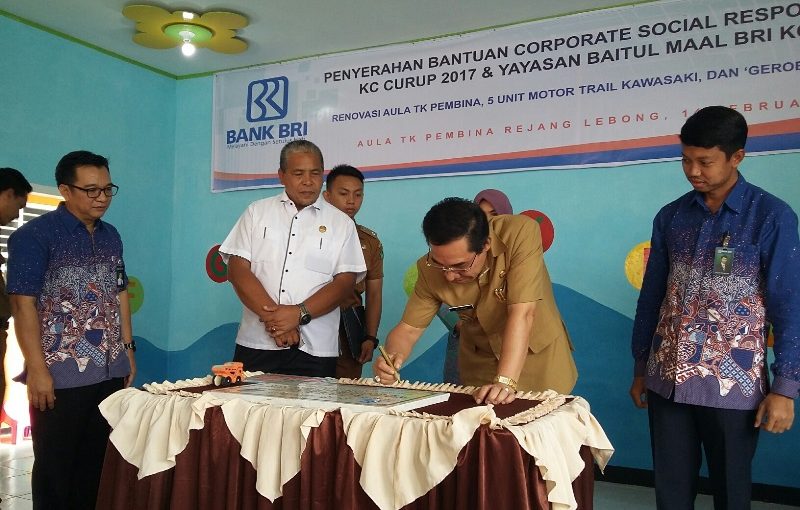 BRI Curup Serahkan Bantuan CSR