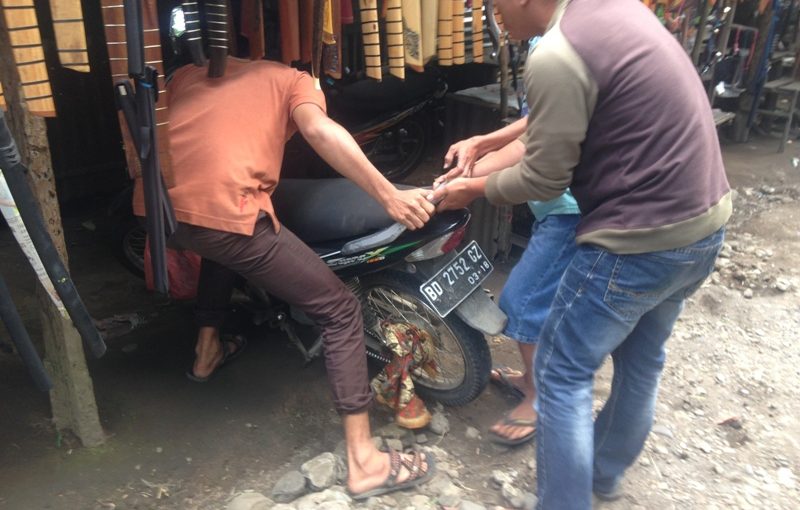 Kaki Bocah Nyaris Terlindas  Rantai