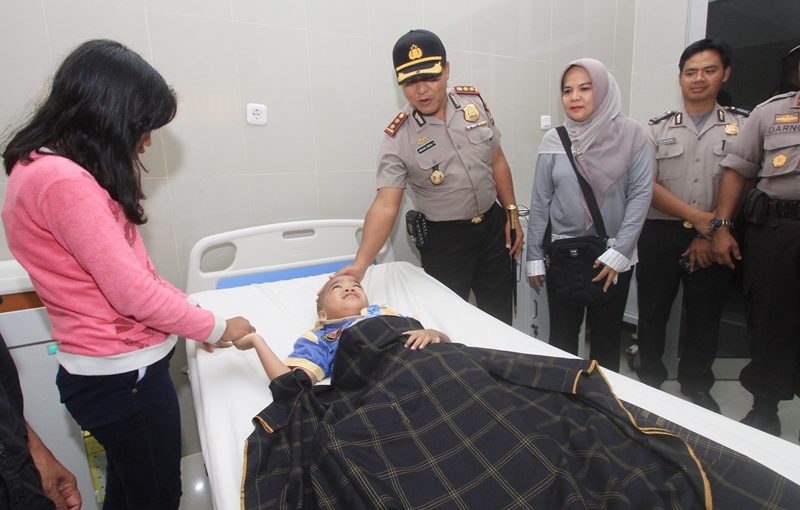 Kapolres Jemput Ibu Stroke dan Anak Lumpuh