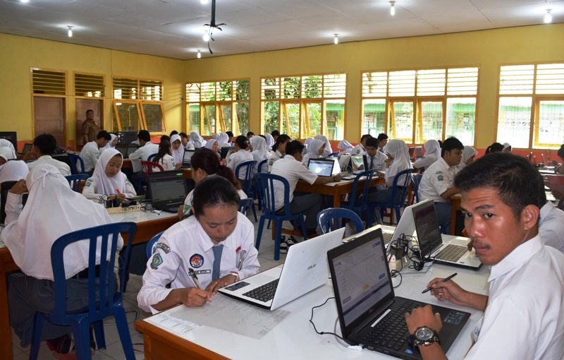 Sekolah Pinjam Laptop ke Siswa, Komputer untuk UNBK Minim