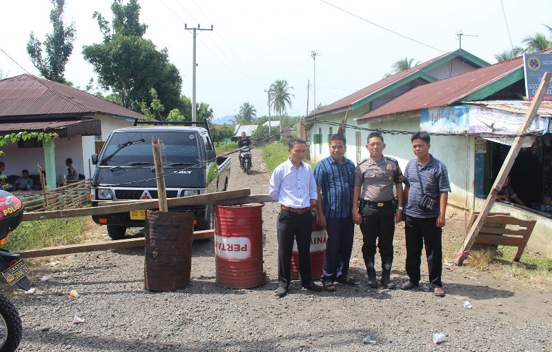 Jalan Diblokir Warga, Truk Galian C dan BB Dilarang Lewat