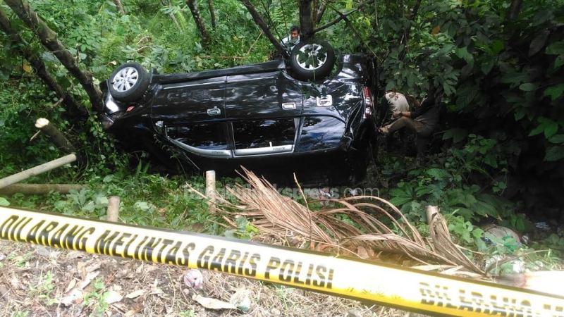 Avanza Terjun ke Jurang