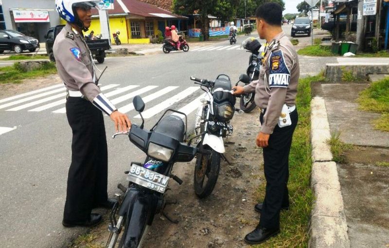 Astrea Vs Vixion, Petani Terkapar