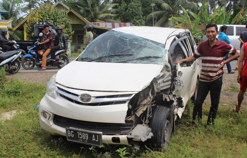 Escudo Vs Avanza 4 Orang Terluka