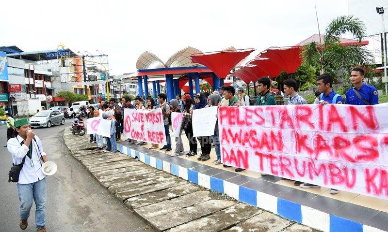 Ajak Lestarikan Karst dan Terumbu Karang