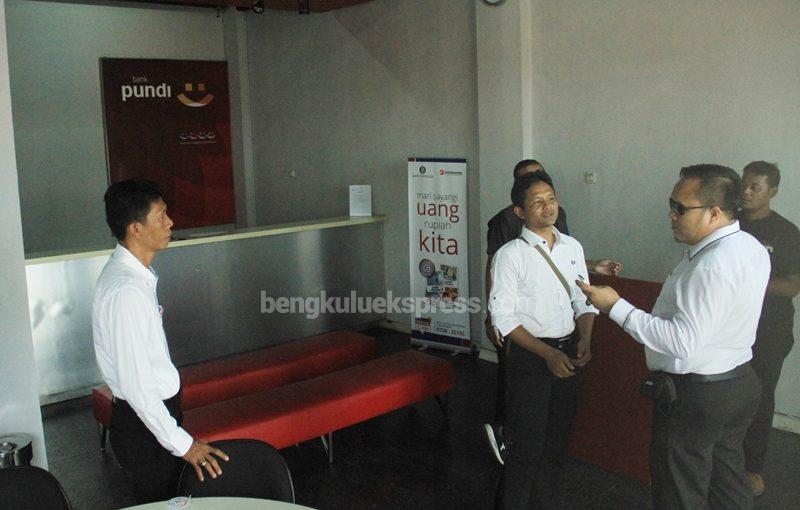 Diduga Terlilit Hutang, Gadis Nekat Bobol Bank