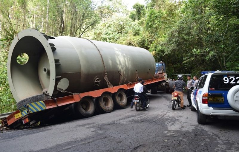 Warga Keluhkan Aparat Lamban, 8 Jam Jalan Gunung Lumpuh