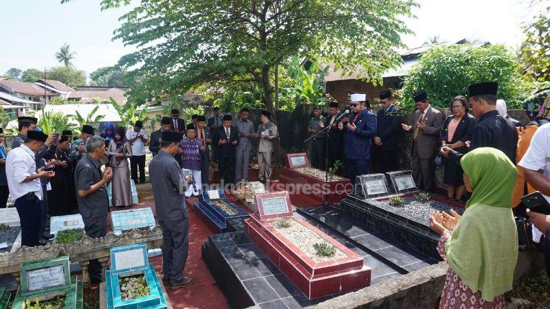 Kenang Jasa Para Pendahulu, Walikota Bengkulu Ziarah ke Makam Mantan Walikota