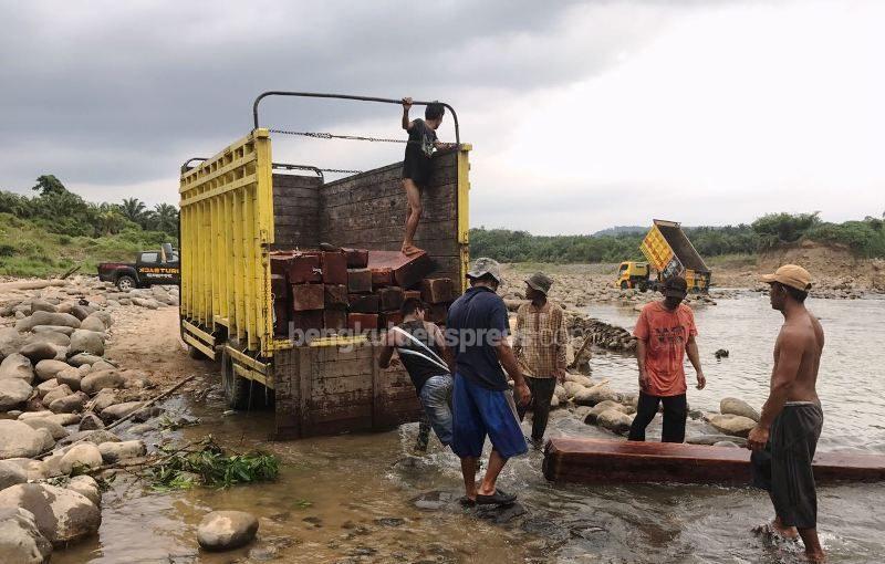 Pengambilan Kayu Ilegal Digagalkan, 3 Tsk dan Barang Bukti Diamankan