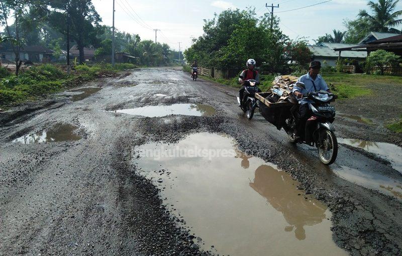 Jalan Provinsi Rusak Parah