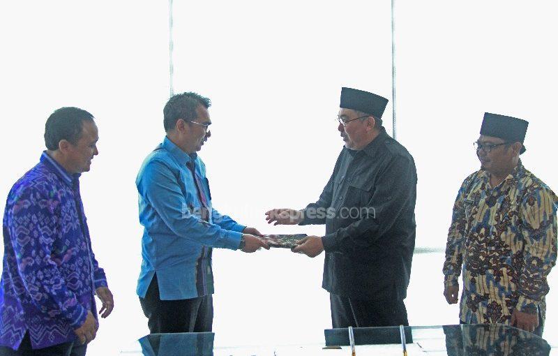 Gubernur Bengkulu Serahkan Laporan Keuangan ke BPK