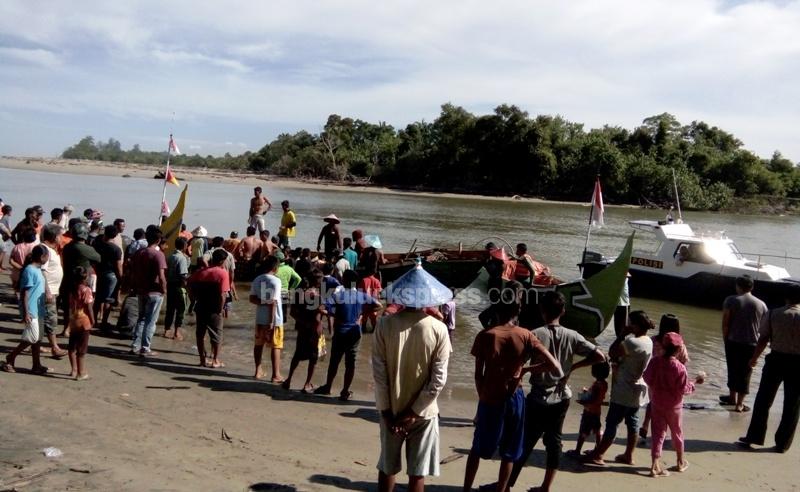 Perahu Nelayan PIM Karam, 2 Cidera, 8 Selamat