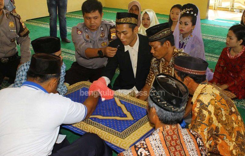 Tersangka Penganiayaan Menikah di Masjid Polres