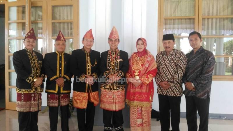 Bupati Rejang Dapat Penghargaan Kebudayaan