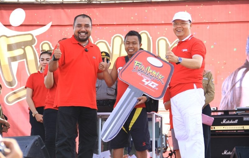 Telkomsel Gelar Jalan Sehat Bersama Masyarakat Bengkulu