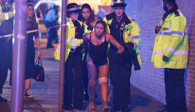 Ledakan Keras Akhiri Konser Ariana Grande di Manchester, 19 Orang Tewas