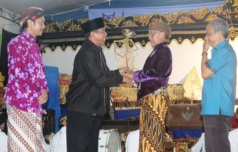 Hiburan Wayang Kulit, Ki Manteb Sudharsono, Dalam Rangka Hardiknas di Kampus IV UMB