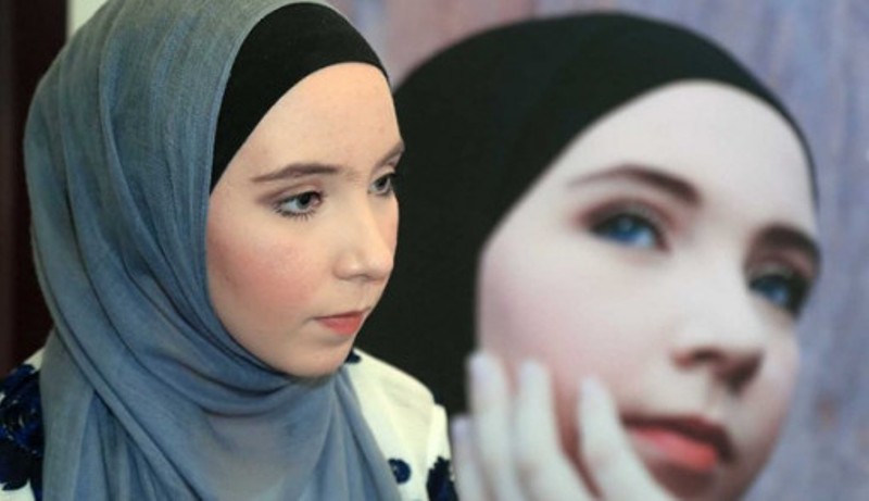 Si Gadis Cantik Mualaf, Balerina Berhijab Pertama di Dunia