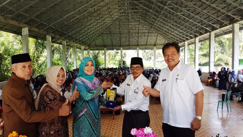 Sosialisasi UUD 1945 dan Pancasila, Dewi Coryati Motivasi Siswa untuk Berbuat Positif