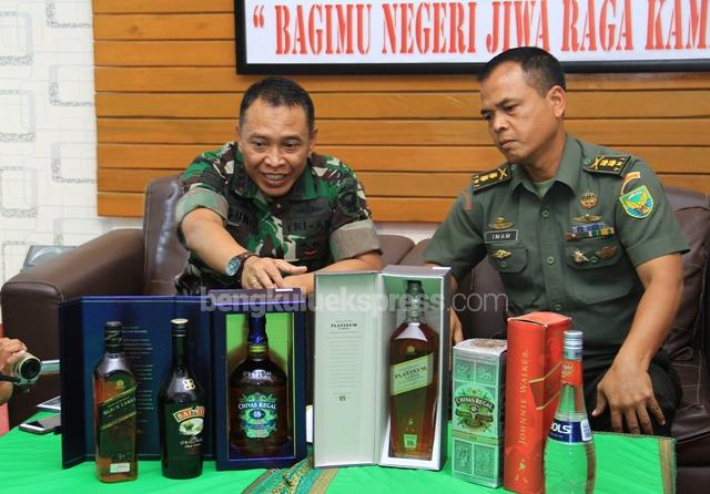 Korem Gerebek Rumah  Pengoplos Miras Berkelas