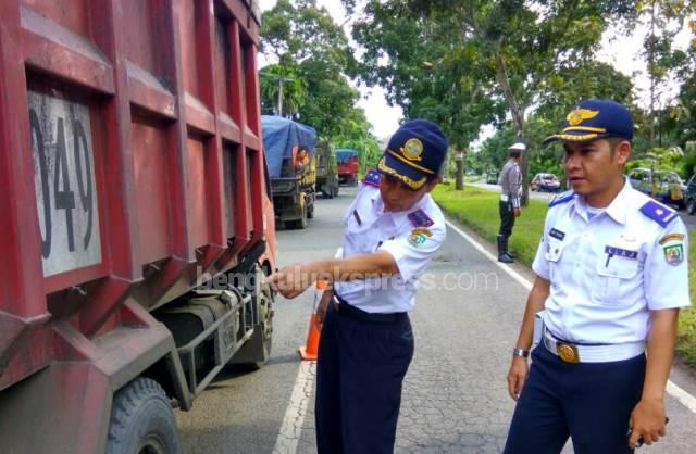 Puluhan Truk Batu Bara Terjaring