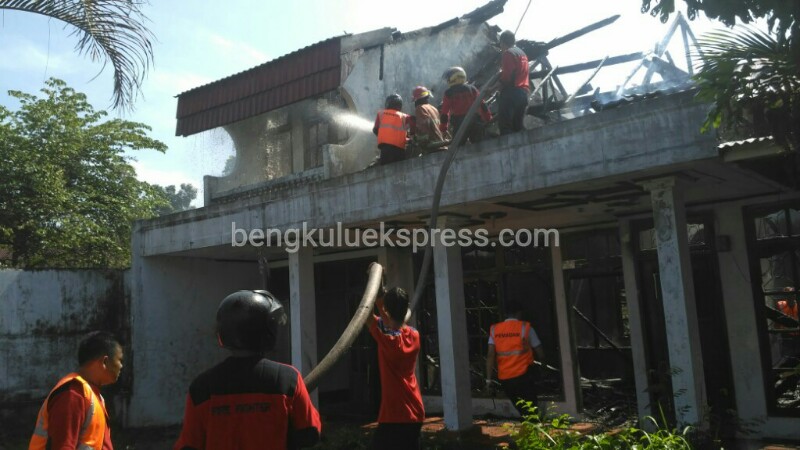 Rumah Mantan Panitera PN Bengkulu Ludes Terbakar