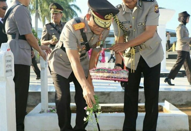 Tabur Bunga di Makam Pahlawan Balai Buntar dalam rangka Peringati HUT Polri Ke-71