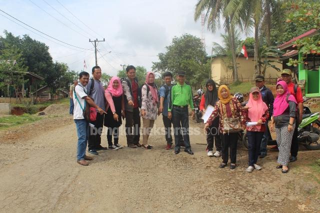 Jalan Provinsi Tak Kunjung Diperbaiki