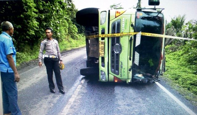 Sopir Ngantuk, Truk Terguling