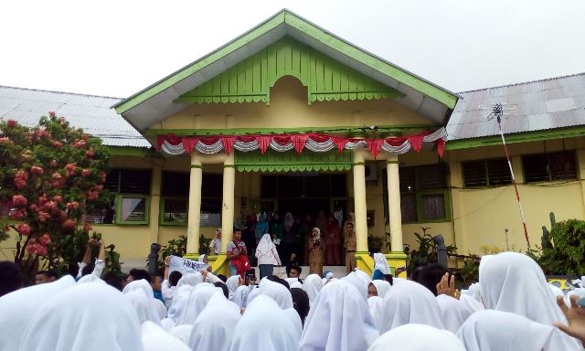 Ratusan Siswa SMAN 6 Kota Bengkulu Berdemo di Depan Kantor Kepala Sekolah, Ini Pemicunya….
