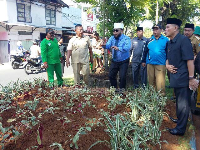 Walikota Bengkulu Pantau Pembangunan Taman-Taman Kota Bengkulu